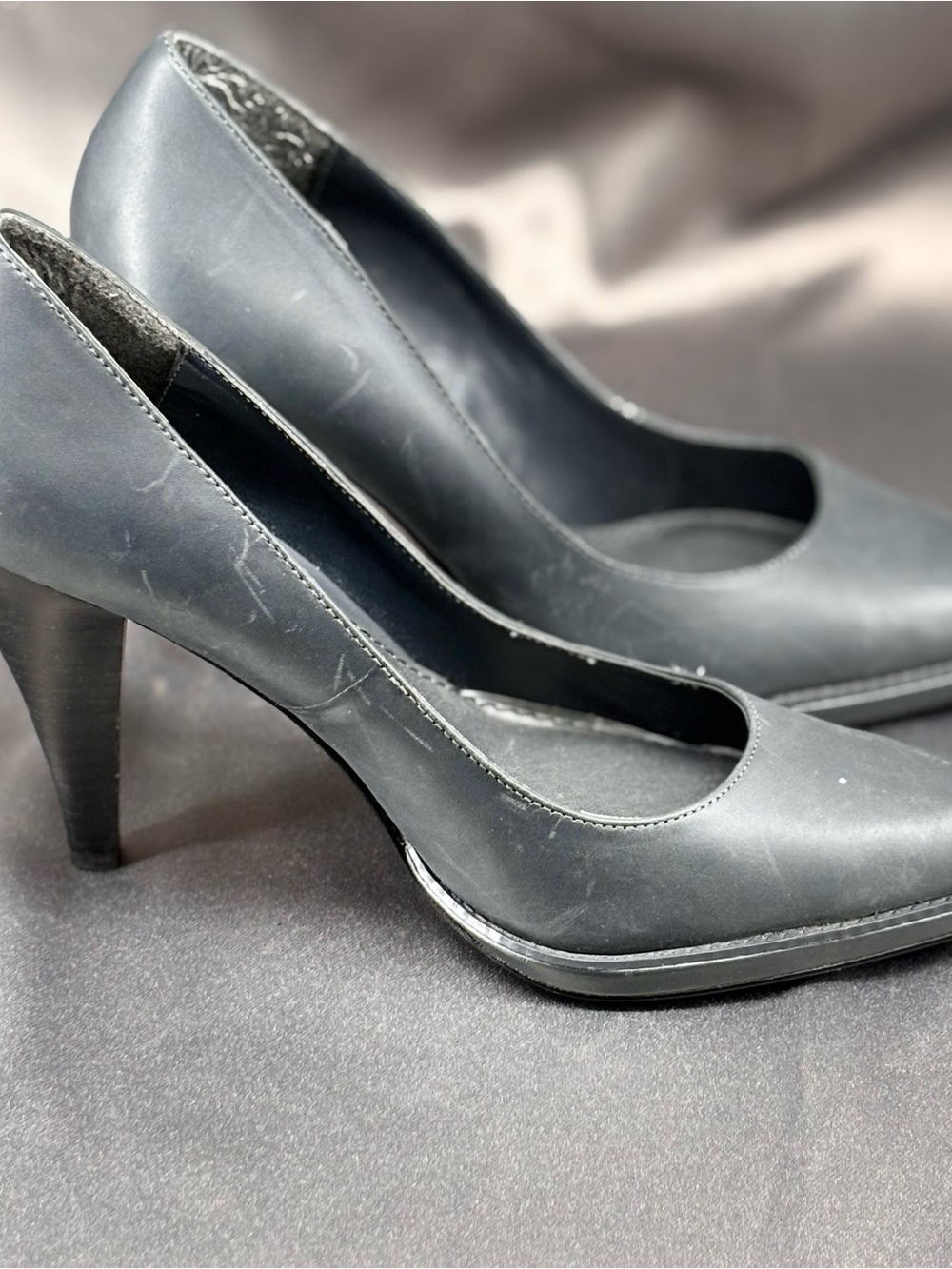 Vera Wang Dark Grey Pointed-Toe Heels